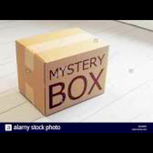 Mystery 📦 box! Size L - Picture 1 of 2